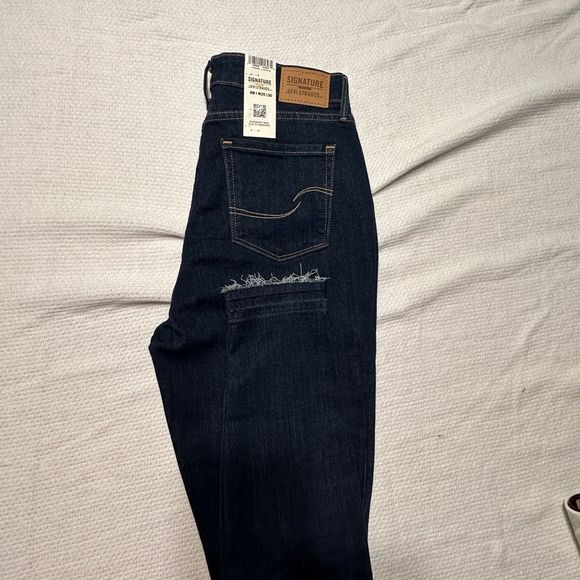 Levi's Blue Skinny Jeans with Distressed Details - Picture 2 of 15
